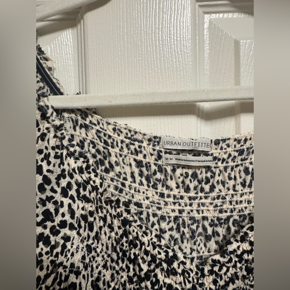 Urban Outfitters Shania leopard ruched long sleeve crop top - Picture 5 of 10